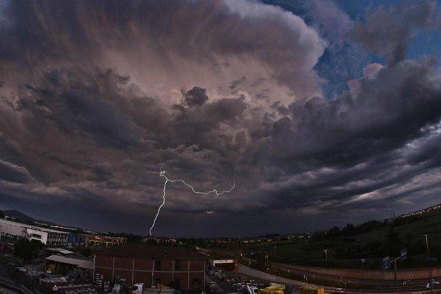 Ciclone di San Valentino, ancora maltempo e giù le temperature: previsioni meteo