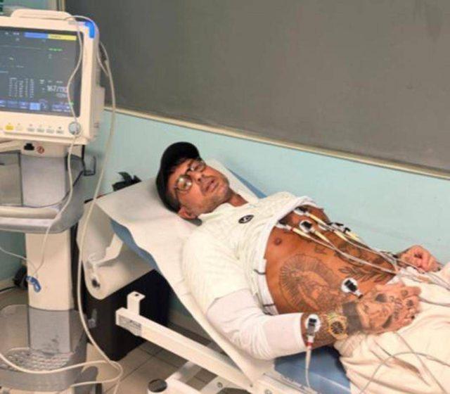 Corona e la foto in ospedale su X, il dettaglio preoccupa i follower