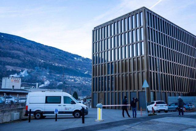 Crans Montana, per Moretti interrogatorio e incontro con mamma di due ragazze ferite