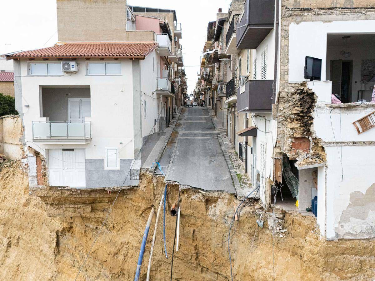 Frana Niscemi, nuovi cedimenti intorno alla biblioteca | Toscana news-24.it