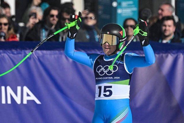 Goggia bronzo in discesa libera a Milano Cortina. Dramma Vonn, caduta e infortunio