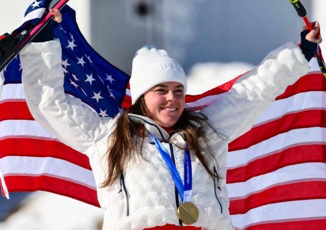 Johnson, capolavoro e disastro: vince l’oro in discesa e rompe la medaglia