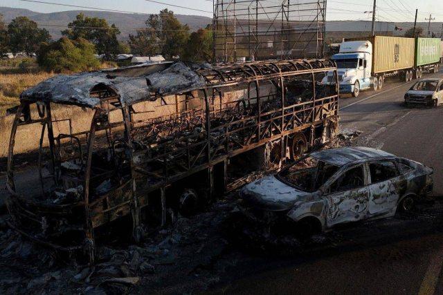 Messico, caos dopo l’uccisione di El Mencho: almeno 26 morti