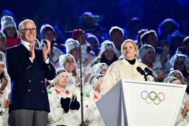 Milano Cortina, cala il sipario: bandiera olimpica passa alla Francia, Coventry dichiara concuse le Olimpiadi