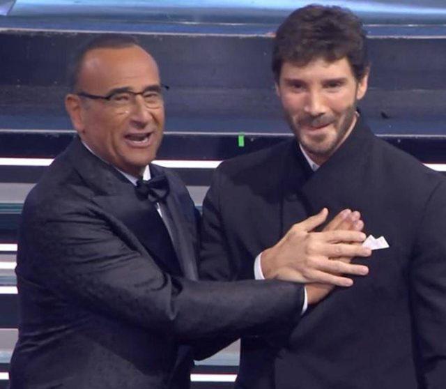 Stefano De Martino conduttore Sanremo 2027: “Carlo, non spegnere il telefono: ne avrò bisogno”