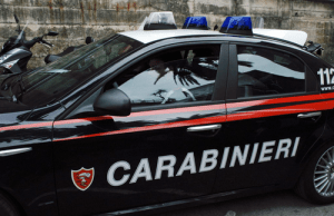 Forza il posto di blocco e scappa: inseguimento a Cecina, denunciato 20enne