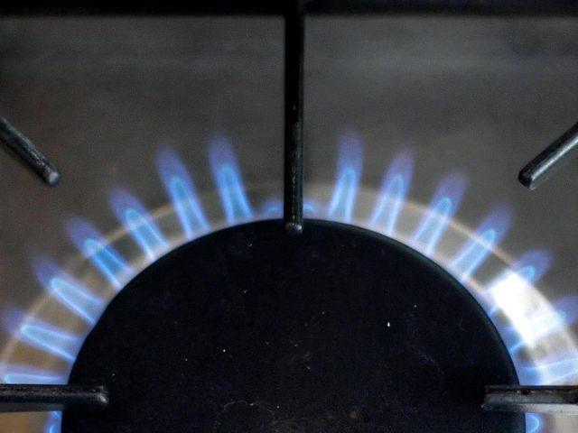 Bollette, carburanti, voli, carrello della spesa: l’impatto della guerra tra rincari e ricadute