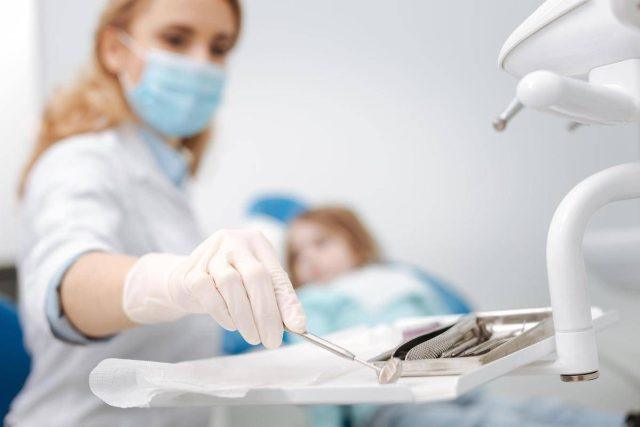 Gas esilarante contro la paura del dentista, sedazione cosciente per riavvicinare gli italiani alle cure