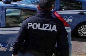 Inseguimento a Ostia, auto in fuga dalla polizia investe due ragazze