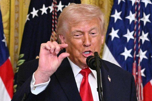 Iran, Stati Uniti attaccano isola di Kharg. Trump: “Teheran apra lo Stretto di Hormuz”
