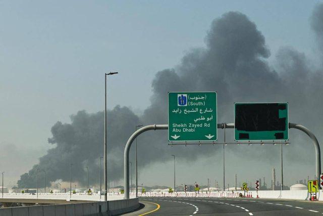 Iran, nuove esplosioni a Dubai: colonne di fumo sul porto