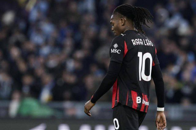 Milan, Leao prima punta non piace ai tifosi: “Perché gioca lì?”
