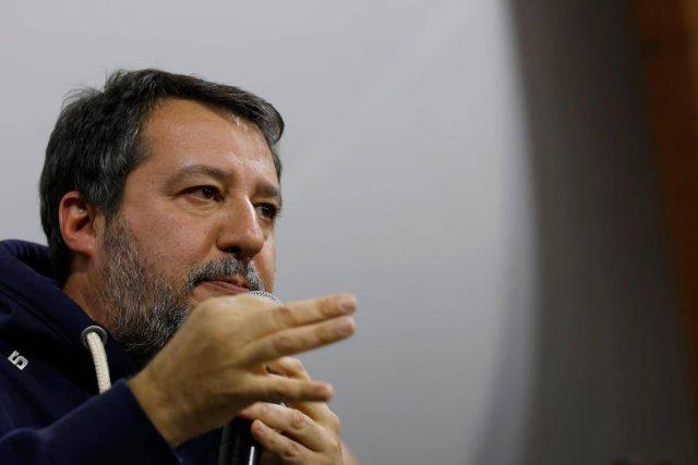 Salvini: “Trump non è matto ma interesse Usa ora non coincide con quello dell’Italia”