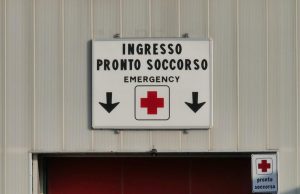 Anello in acciaio bloccato al dito, serve l’intervento dei vigili del fuoco in pronto soccorso