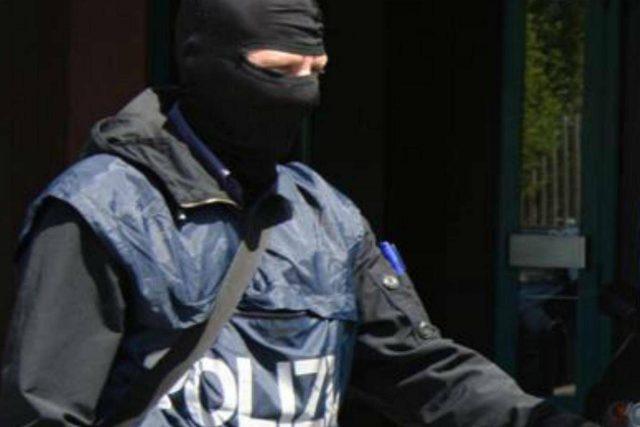 Arezzo, 15enne indagato per propaganda d’odio e istigazione a delinquere