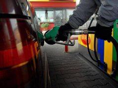 Carburanti, taglio accise in bilico: ipotesi bonus 100 euro per famiglie deboli