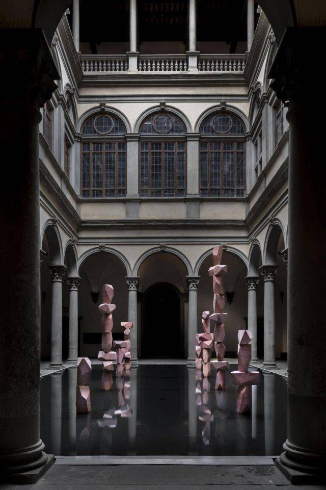 Il cortile che diventa mare, a Firenze l’installazione visionaria di Superflex