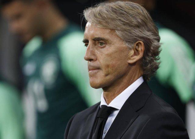 Italia, Mancini si ‘sfila’ da corsa a ct: “Prossima domanda?”