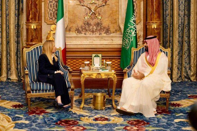 Meloni vede Mohammed bin Salman: “Sforzi per soluzione diplomatica conflitto in Iran”
