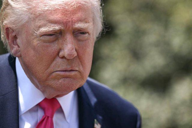 Trump: “Iran al collasso finanziario, vuole Hormuz aperto ma così accordo impossibile”