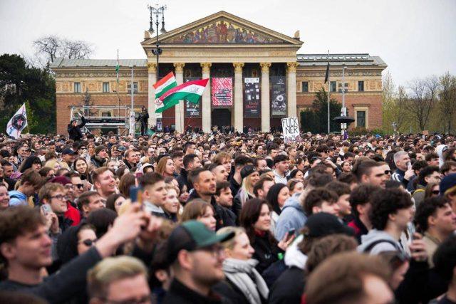 Ungheria, domani la sfida Orban-Magyar. Decine di migliaia al mega evento contro il primo ministro