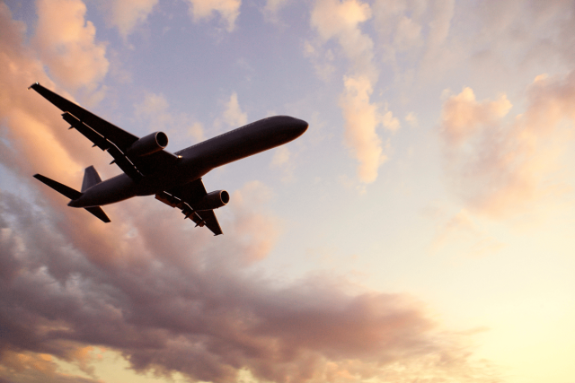 Voli a rischio? Aeroporti quasi a secco, cosa succede se Hormuz non riapre a breve
