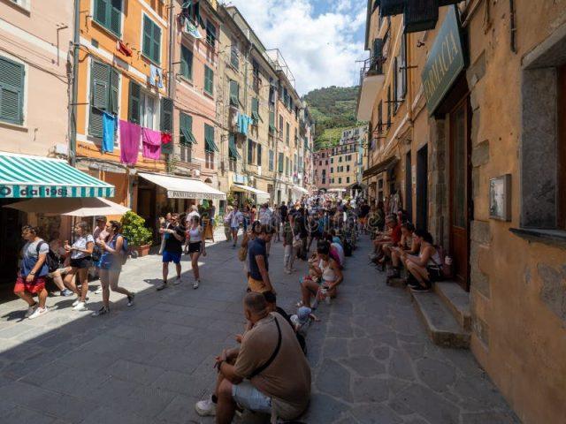 via-roma-street-vernazza-italy-july-town-province-la-spezia-liguria-one-five-towns-cinque-terre-region-288291330
