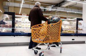 Eurispes, l’Italia del malessere: metà Paese pessimista e ceto medio sempre più povero