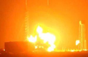 Il razzo di Blue Origin esplode durante il test sulla piattaforma di lancio, Bezos: “Personale al sicuro”