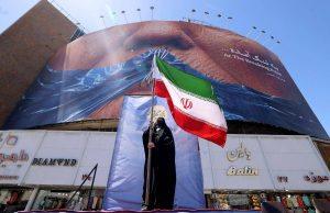 Iran, Teheran avverte Usa: “Basi americane sono obiettivi legittimi”. Esplosioni in Oman