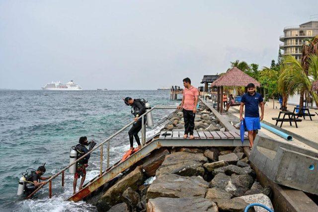 Italiani morti alle Maldive, missione internazionale finita: materiale recuperato consegnato a polizia