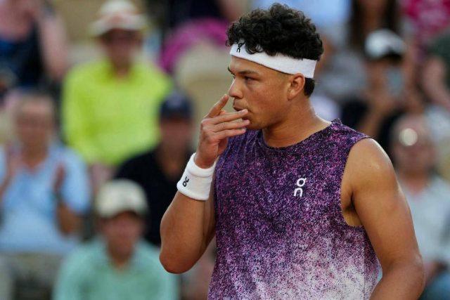 Roland Garros, cade un altro big: Shelton eliminato