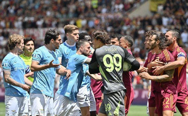 Roma-Lazio, espulsi Rovella e Wesley per rissa: cos’è successo all’Olimpico