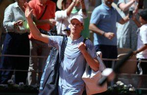 Sinner, McEnroe: “Superman è stato colpito da kryptonite, ma vincerà Wimbledon”