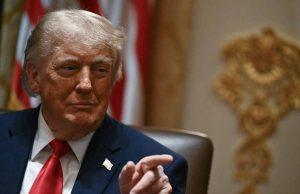 Trump torna ad attaccare il Papa: “Qualcuno gli spieghi che il sindaco di Chicago è inutile e che l’Iran non può avere l’arma nucleare”