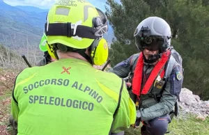 Salvato lo speleologo bloccato a 120 metri profondità nel cuneese