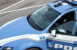 Bologna, veicolo si ribalta in autostrada: morta 24enne, neonato sbalzato fuori è grave