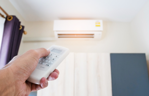 Caldo, condizionatori sempre accesi e quasi 150 euro in bolletta: 10 consigli per risparmiare