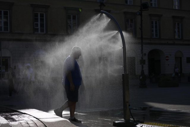 Europa nella morsa del caldo, in Francia circa mille morti in più rispetto alla norma. In Germania la notte più calda di sempre