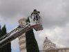 Tenta di suicidarsi in piazza dei Miracoli