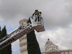 Tenta di suicidarsi in piazza dei Miracoli