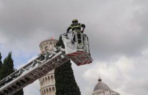Tenta di suicidarsi in piazza dei Miracoli