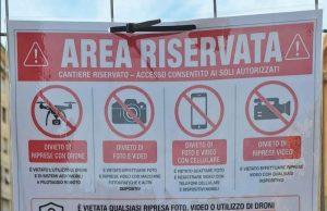 Area mercatale, divieto di fare filmati e scoppia la polemica