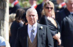 Gran Bretagna, nuove accuse per l’ex principe Andrea: subaffittava i cottage di Royal Lodge