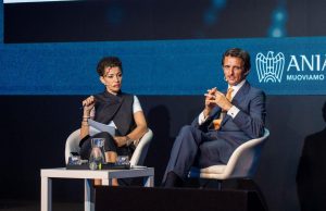 Indagine Bain & Company-Aniasa, italiani non rinunciano ad auto, ma rinviano acquisto