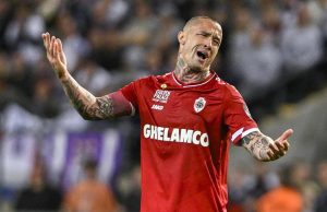 Nainggolan ancora nei guai: guida senza patente, passa con il rosso e sfiora una pattuglia della polizia