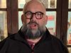“Obeso e con spalle troppo larghe per risonanza magnetica”: l’odissea dell’attore Francesco Chiantese