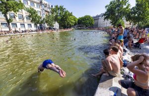 Ondata di caldo in Europa: nuovo record in Francia, scuole chiuse e treni cancellati in Gb