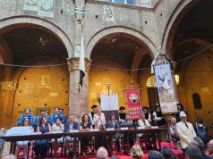 Palio di Siena, Ismaele Nones firma il Drappellone del 2 luglio