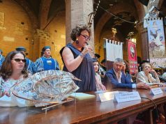 Palio di Siena, il Masgalano 2026 opera di Antonio Benocci